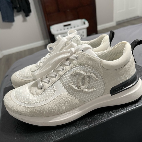Chanel all white sneakers. Size 5.5 - Picture 4 of 8